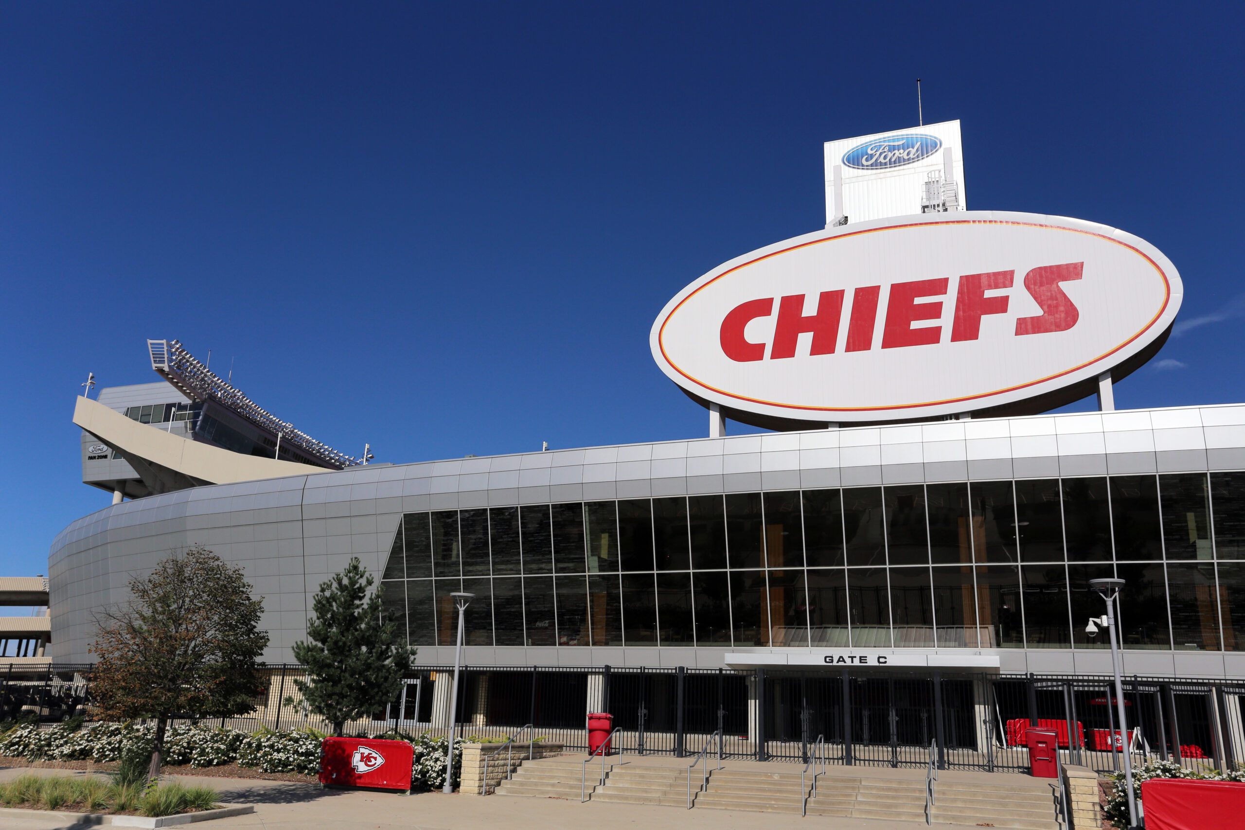 An exterior image of the Kansas City chiefs stadium.